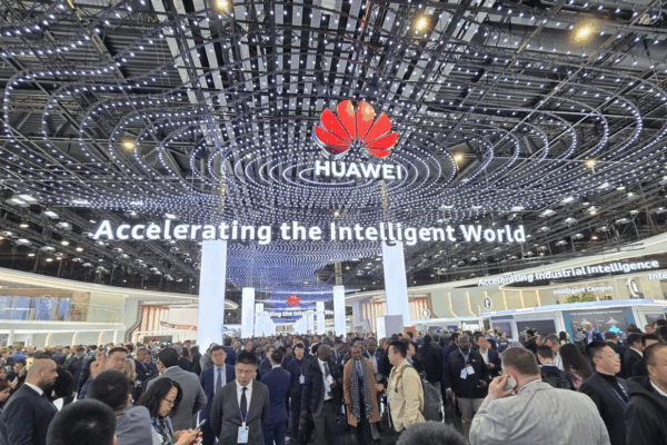 trung-quoc-cam-cua-cong-ty-canada-do-mo-xe-chip-huawei-1756.png