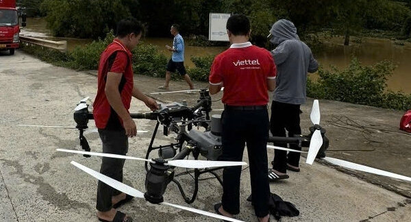 viettel-post-dung-drone-chuyen-thuoc-kip-thoi-cuu-chau-be-2-tuoi-trong-vung-lu-2846.jpg