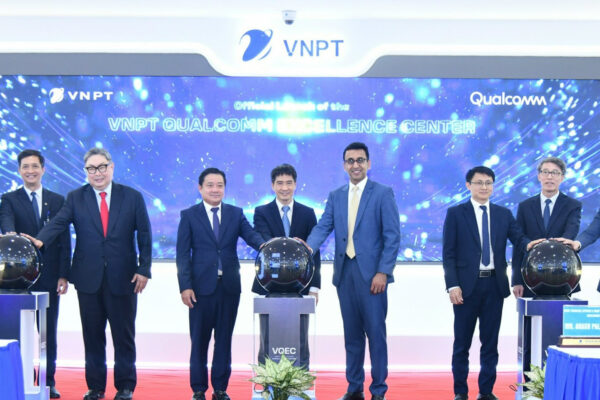 vnpt-tuyen-bo-buoc-ngoat-techco-hoa-ra-mat-trung-tam-xuat-sac-cung-qualcomm-2676.jpg